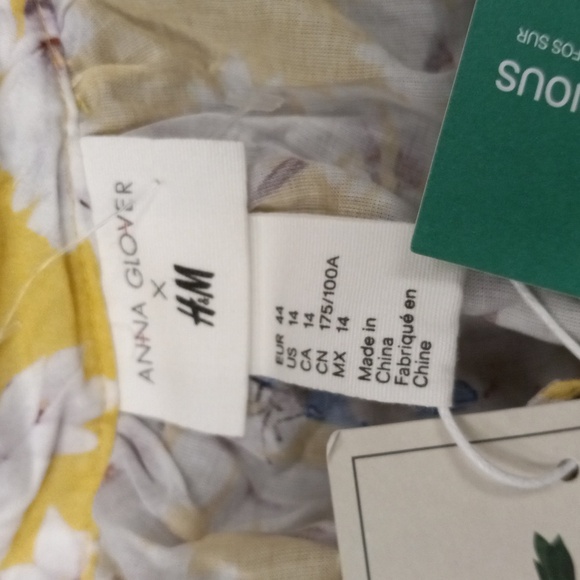 Anna Glover H&M Floral, 3/4 Length Sleeve, Button Up Blouse - Picture 8 of 12